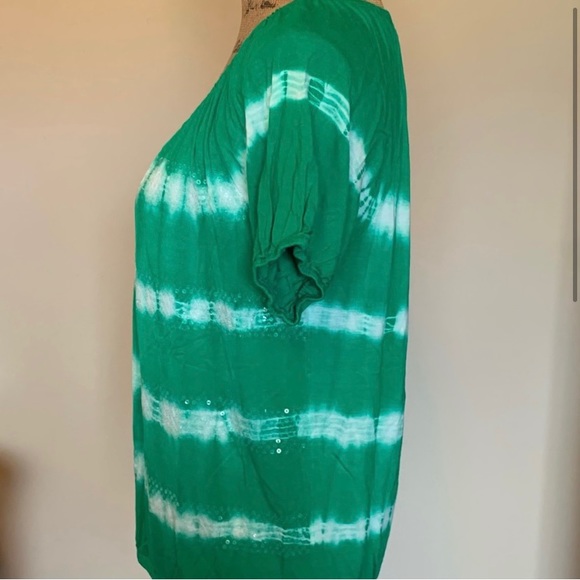 HOST PICK! Awesome petite top-New with tag! - Picture 3 of 5